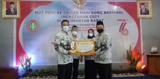 Hari Guru Nasional, Bupati Karolin Terima Anugerah Dwija Raja Nugraha