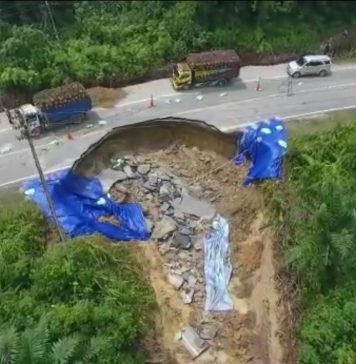 Diguyur Hujan Dua Titik Ruas Jalan Nasional di Sanggau Longsor