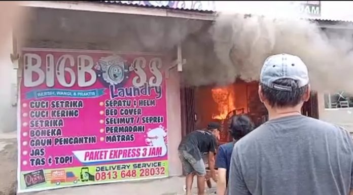 BREAKING NEWS- Satu Unit Ruko Tempat Usaha Laundry Terbakar, Ini Keterangan Saksi Mata