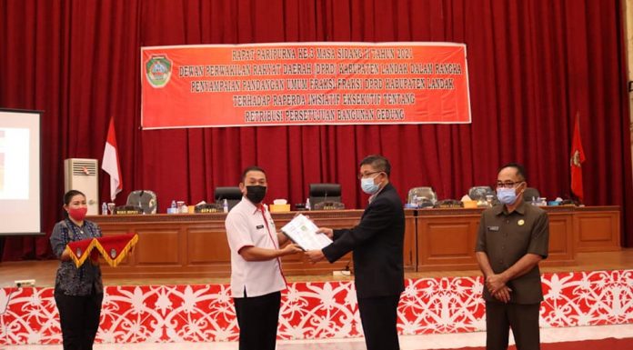 Fraksi DPRD Landak Sampaikan Pandangan Umum Terhadap Raperda Persetujuan Bangunan Gedung