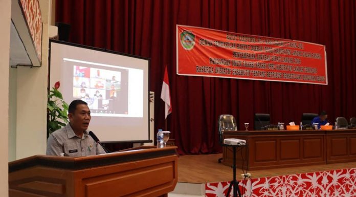 Bupati Landak Tanggapi PU Fraksi DPRD Terhadap Raperda Retribusi PBG