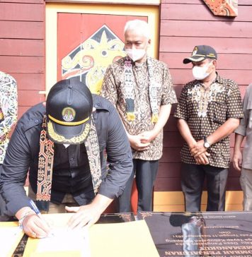 Sekda Ketapang Resmikan Gereja, Pos Kesehatan Hingga Rumah Adat