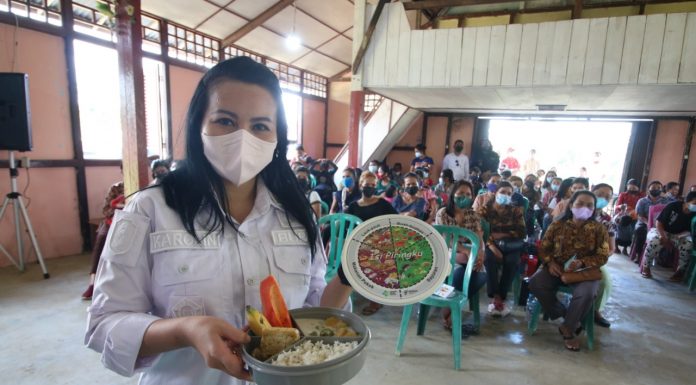 Atasi Stunting, Bupati Landak Demo Membuat Makanan Bayi