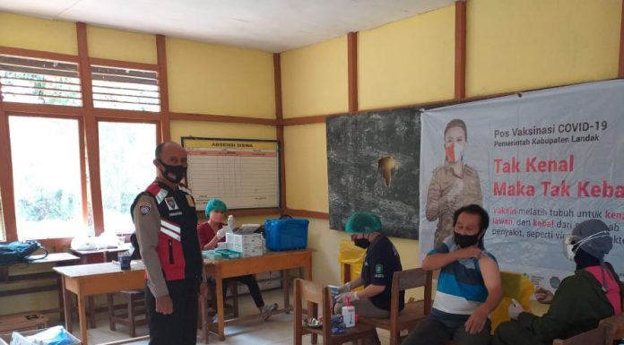 580 Warga Mempawah Hulu Jalani Vaksinasi