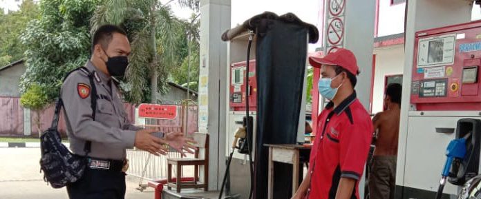 Antisipasi Kelangkaan BBM, Polsek Mempawah Hulu patroli sambangi SPBU