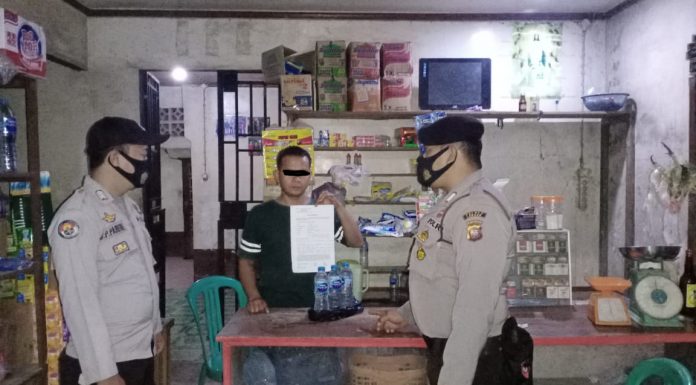 Polisi Temukan Miras Saat Gelar Operasi Pekat Kapuas di Sebuah Warung di Meranti