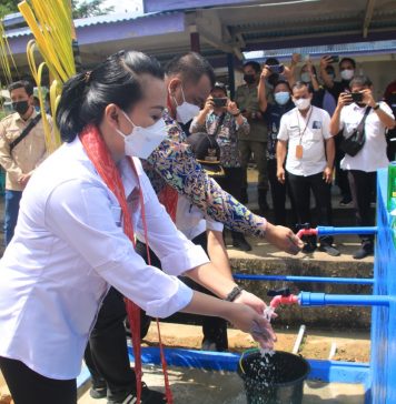 Bupati Landak Resmikan Pamsimas di Desa Pahuman
