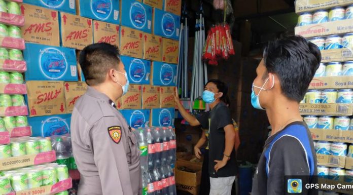 Jelang Natal Polsek Ngabang Cek Harga Sembako di Pasaran