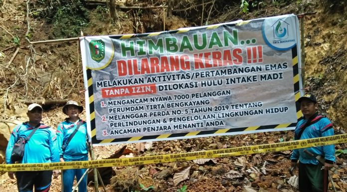 Jaga Pasokan Sumber Air Bersih, PDAM Bengkayang Pasang Plang Himbauan Larangan PETI