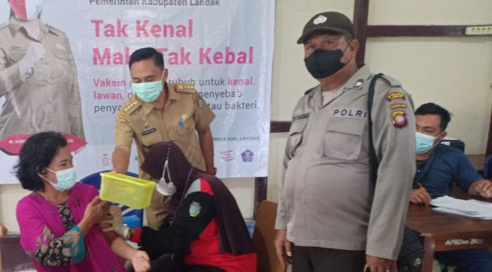 Tarik Minat Warga Ikuti Vaksinasi, Forkompincam Air Besar Bagikan Doorprize