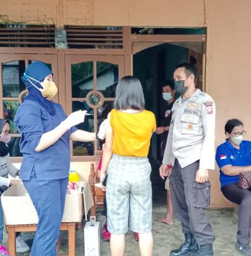 Serbuan Vaksinasi COVID-19, Petugas Datangi Rumah Warga