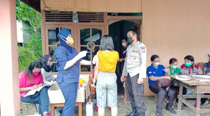 Serbuan Vaksinasi COVID-19, Petugas Datangi Rumah Warga