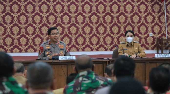 Bupati Landak Dan Kapolda Kalbar Sosialisasikan Aplikasi Peduli Lindungi