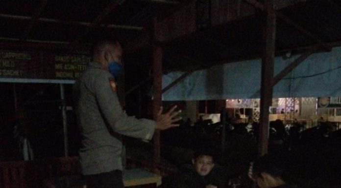 Polsek Mempawah Hulu Gelar Operasi Kepatuhan Prokes Dalam Patroli Malam