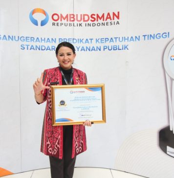 Bupati Landak Terima Penghargaan Ombudsman RI