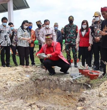 Dewan Dukung Pembangunan Rumah Adat Dayak di Mandor