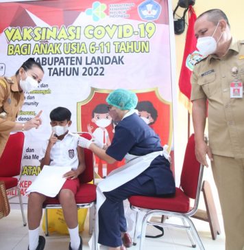 Bupati Landak Pantau Vaksinasi Anak Usia 6-11 Tahun