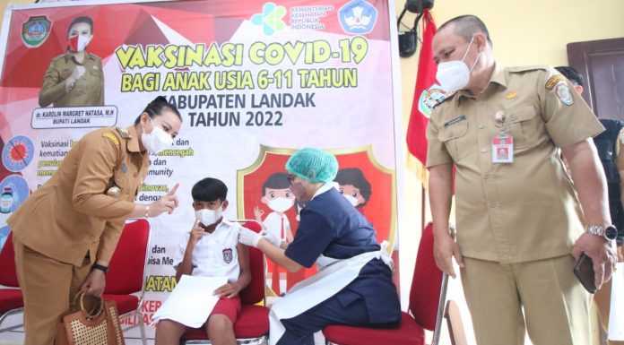 Bupati Landak Pantau Vaksinasi Anak Usia 6-11 Tahun
