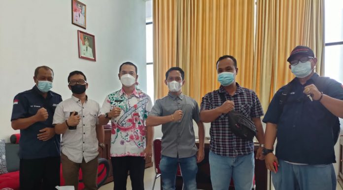 IWO dan Dispemdes Landak Agendakan Giat Peningkatan Kades dan Staf Dalam Keterbukaan Informasi Publik