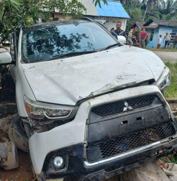 Sebuah Minibus Terlibat Kecelakaan Tunggal di Pahuman, Pengemudi Alami Cidera