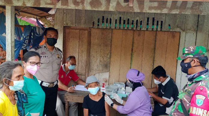 Tingkatkan Capaian, Puskesmas Karangan Gelar Vaksinasi Door to Door