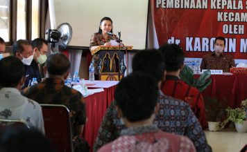 Pembinaan Guru, Kepala SD dan SMP Kecamatan Air Besar, Bupati Karolin : Yang Bermasalah Laporkan Ke Saya