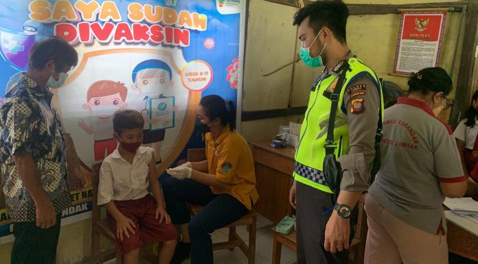 266 Anak Sekolah Dasar Ditiga Sekolah di Mempawah Hulu Ikuti Vaksinasi