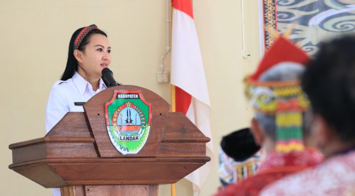 Bupati Karolin Minta Masyarakat Adat Harus Modern dan Maju