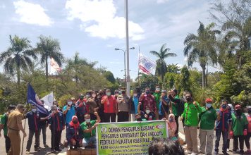 Tolak Permenaker Nomor 2 Tahun 2022 Aliansi Serikat Pekerja Landak Gelar Orasi di Kantor DPRD