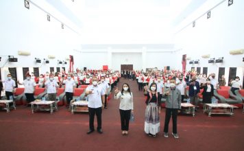 Bupati Landak Launching 137 Buku Guru SD dan Silabus Kurikulum Muatan Lokal