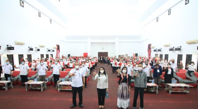 Bupati Landak Launching 137 Buku Guru SD dan Silabus Kurikulum Muatan Lokal