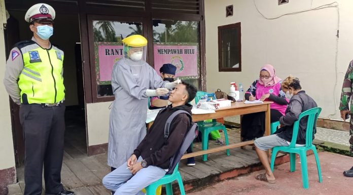 Tiga Orang Reaktif Hasil Swab Antigen Saat Pelaksanaan Operasi Yustisi di Mempawah Hulu