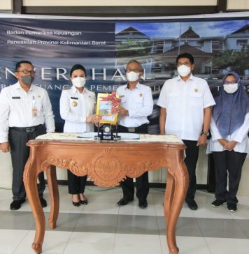 Bupati Landak Serahkan LKPD 2021 Kepada BPK RI