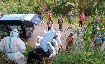 Berikan Pengamanan, Danposramil 07/ Mempawah Hulu Dampingi Prosesi Pemakaman Warga Meninggal Dunia Terpapar COVID-19