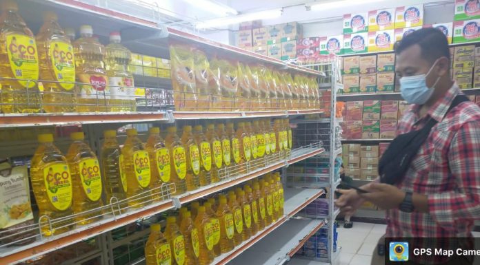Jelang Ramadan Polisi Cek Harga dan Ketersediaan Sembako di Pasar Ngabang