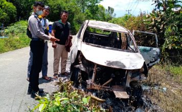 Diduga Konsleting Kabel, Minibus Terbakar di Sompak