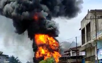 Kebakaran Hanguskan Rumah Warga di Meliau, Dua Unit Mobil dan Satu Kios Ikut Terbakar