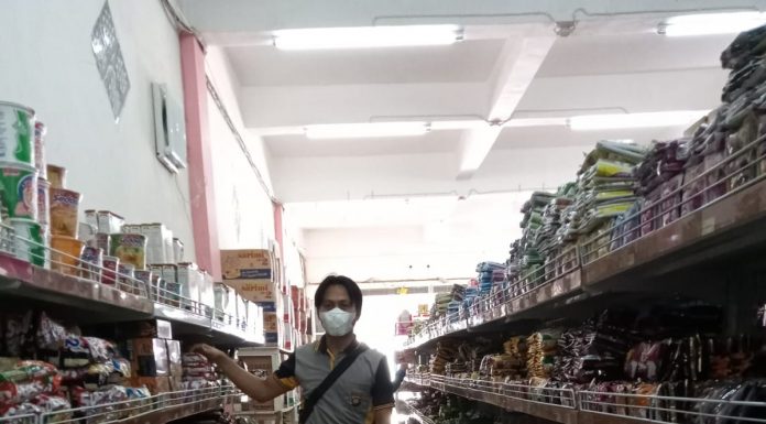 Monitoring Sembako di Pasar Darit, Petugas Temukan Stok Minyak Goreng Mulai Menipis