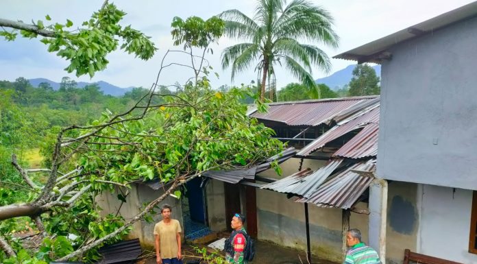 Sejumlah Rumah Warga di Desa Tiangtanjung Rusak Diterjang Angin Puting Beliung