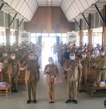 Beri Arahan Kepala Sekolah Dan Guru, Bupati Karolin Ingatkan 7 Hal Berikut