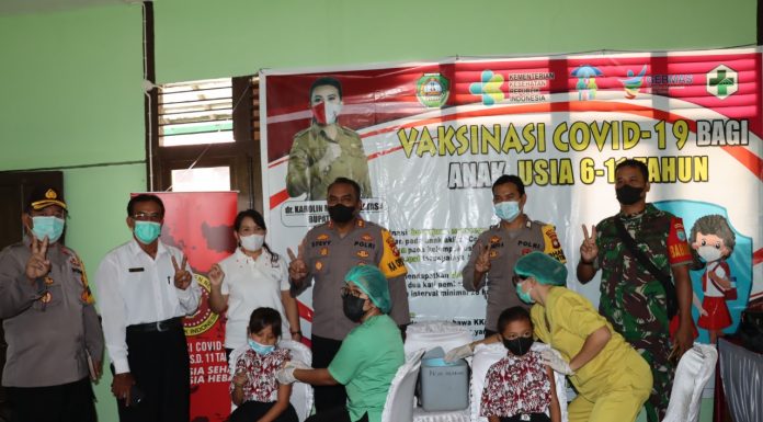 Kapolres Landak Ajak Orang Tua Murid Dukung Percepatan Vaksinasi