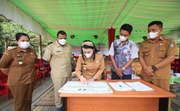 Masyarakat Dusun Pesak Serah Terima Kebun Dari Pihak Perusahaan