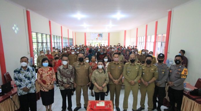 Tingkatkan Mutu Pendidikan, Bupati Landak Beri Pembinaan Kepala Sekolah