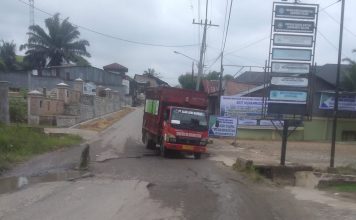Bahayakan Pengguna Jalan, Warga Berharap Kerusakan Jalan Kala Pane Kota Pinang Segera Diperbaiki