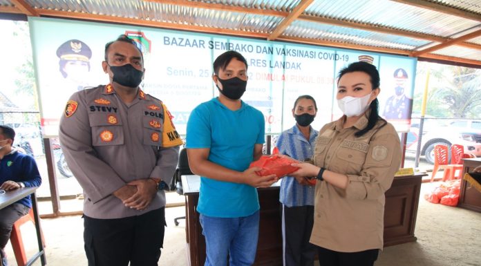 Bupati dan Kapolres Landak Laksanakan Bazaar Murah Idul Fitri