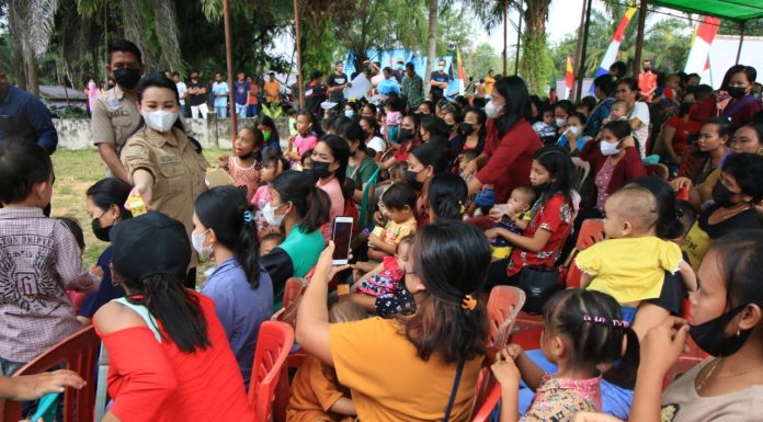 Sosialisasi Stunting Desa Selutung, Bupati Karolin : Ibu-Ibu Harus Makan Sehat