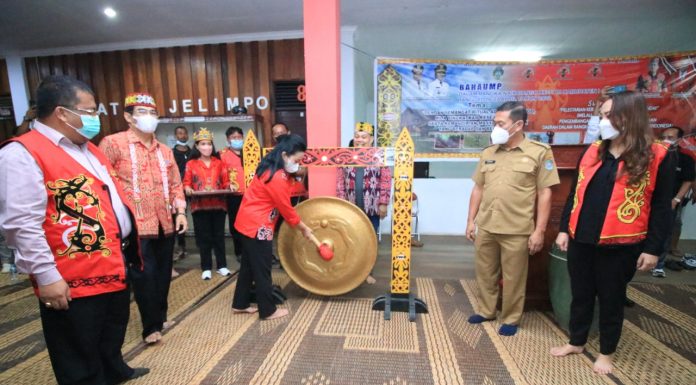 Bahaump Naik Dango Ke 37, Bupati Landak Libatkan Tokoh Adat Tanggulangi Karhutla