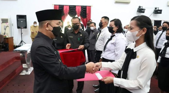 478 CPNS dan PPPK Tahap 1 dan Tahap II Tahun 2019 dan Tahun 2020 Dilingkungan Pemkab Landak Diambil Sumpah Janji