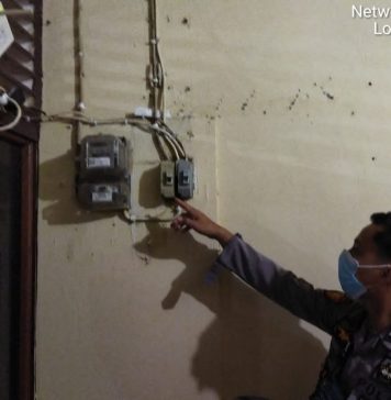 Cegah Konsleting, Anggota Polsek Menyuke Rutin Cek Instalasi Listrik di Mako Polsek