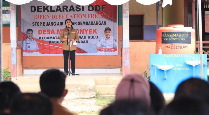 Desa Mentonyek Deklarasi Stop BAB Sembarangan, Bupati Karolin : Ini Sangat Penting Untuk Masyarakat